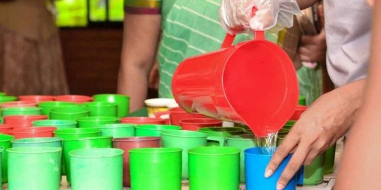 தர்மபுரம் பொலிசாரின் ஏற்பாட்டில் தன்சல் வழங்கும் நிகழ்வு