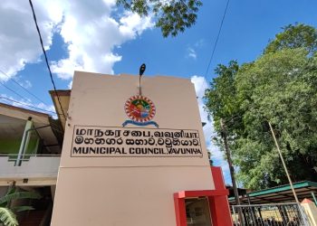 வவுனியா மாநகரசபை முன்னாள் முதல்வர் மீது பொலிசில் முறைப்பாடு