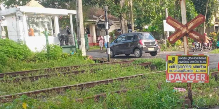 முச்சக்கரவண்டி ஒன்று ரயிலோடு மோதி விபத்து – ஒருவர் உயிரிழப்பு