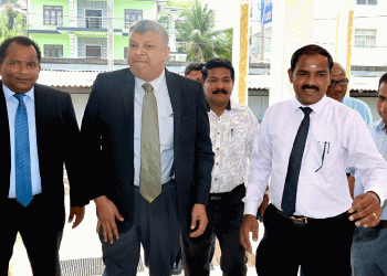 காணாமல் ஆக்கப்பட்டவர்களின் உறவினர்களை யாழ்.மாவட்ட செயலகத்தில் சந்தித்த நீதி அமைச்சர்
