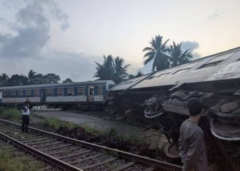 ரம்புக்கனையில் தடம் புரண்ட ரயில்
