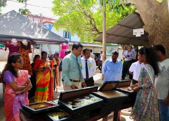 யாழில் இடம்பெற்ற வர்த்தக சந்தையும் விற்பனை கண்காட்சியும்