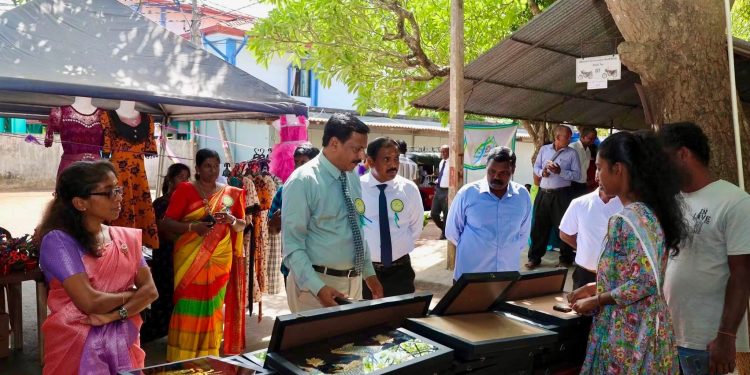 யாழில் இடம்பெற்ற வர்த்தக சந்தையும் விற்பனை கண்காட்சியும்