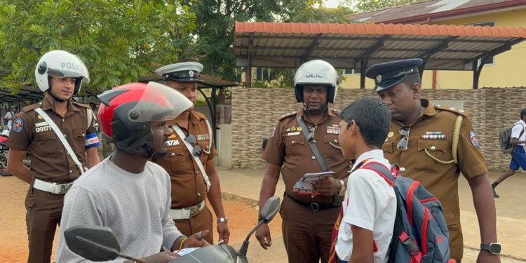 மாணவர்களுக்கும் தலைக்கவசம் அவசியம் – பெற்றோர்களுக்குப் பொலிஸார் அறிவுறுத்தல்