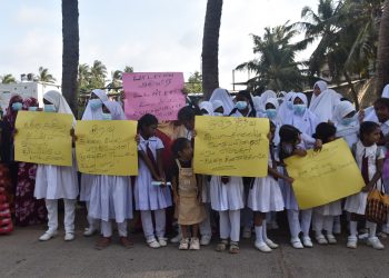 மன்னார் பாடசாலையொன்றில் முன்னெடுக்கப்பட்ட போராட்டம்