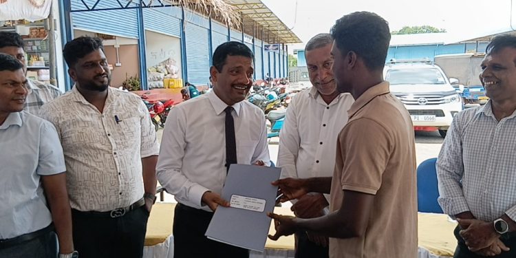கிளிநொச்சியில் 34 வியாபாரிகளுக்கு கடைகள் கையளிப்பு