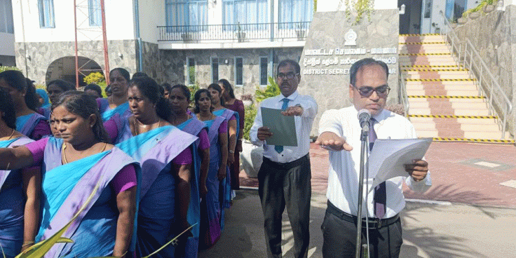 மன்னார் மாவட்ட செயலகத்தில் தேசிய நேர்மை வாரத்தை முன்னிட்டு உறுதிமொழி ஏற்பு நிகழ்வு