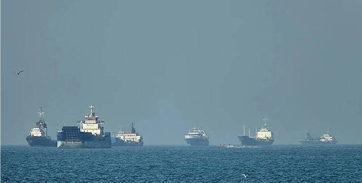 ஹார்முஸ் நீரிணை போக்குவரத்து மீட்சி – எண்ணெய் விலையில் சரிவு!