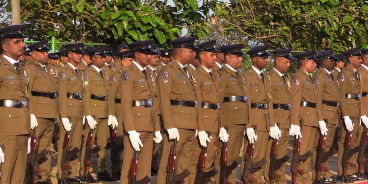 யாழ். பிரதான பொலிஸ் நிலையத்தில் சிரேஷ்ட பொலிஸ் அத்தியட்சகர் குழுவினர் பரிசோதனை