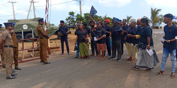 பலாலியில் காணிகளை விடுவிக்கக்கோரி போராட்டம் முன்னெடுப்பு