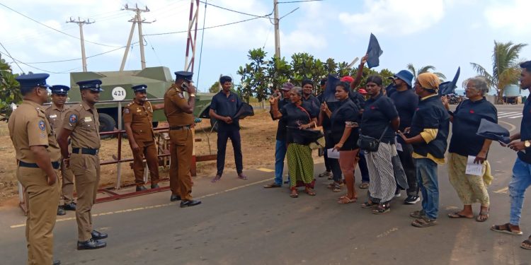 பலாலியில் போராட்டத்தில் ஈடுபட்டவர்கள் மீது பொலிஸார் தொடர்ந்துள்ள  வழக்கு