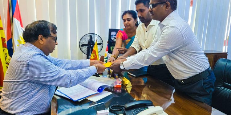 வட மாகாண ஆளுநரைச் சந்தித்த வடக்கு தொழிற்சங்கங்களின் சம்மேளனப் பிரதிநிதிகள்