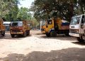 கிளிநொச்சியில் சட்டவிரோத மணல் அகல்வில் ஈடுபட்ட ஐந்து டிப்பர்கள்