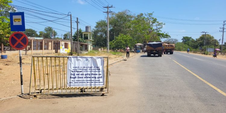 பரந்தன் பகுதியில் பொலிசாருக்கு லஞ்சம் வழங்க முற்பட்ட 06 சந்தேக நபர்கள் கைது