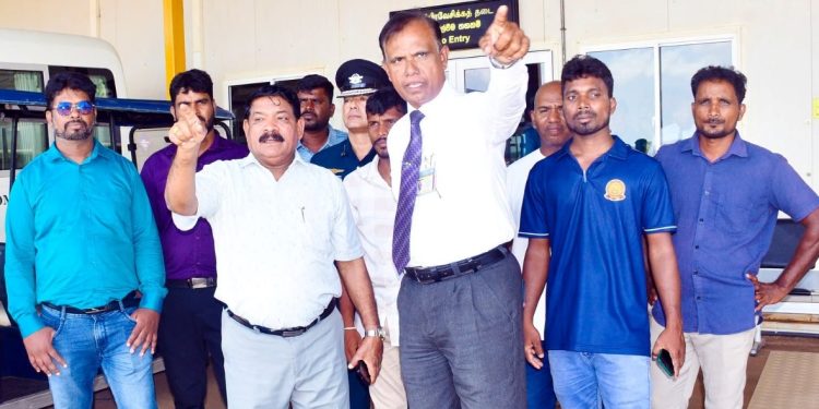 பலாலி விமான நிலைய அபிவிருத்தியை பார்வையிட்ட கடற்தொழில் அமைச்சர்