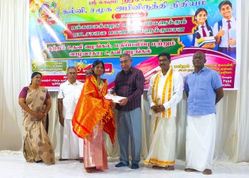 வவுனியாவில் குறைந்த வருமானம் பெறும் மாணவர்களுக்கு வழங்கப்பட்ட புலமைப்பரிசில்கள்