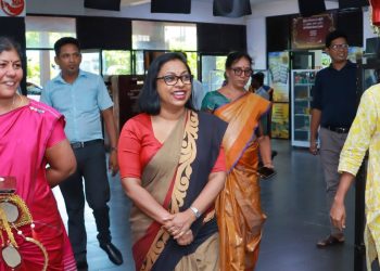 யாழ் பிரதான தபால் நிலையத்திற்கு விஜயம் மேற்கொண்ட பிரதி அமைச்சர்
