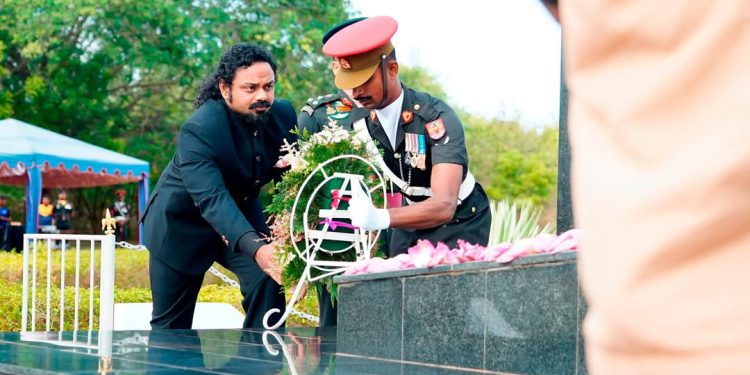 இந்திய படையினரின் நினைவு தூபிக்கு அஞ்சலி செலுத்திய இந்திய துணைத்தூதுவர்