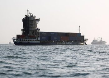 ஹார்முஸ் நீரிணையை மீண்டும் திறக்க ஈரான் கெடுபிடி