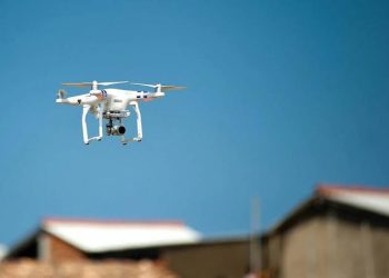 மன்னார் சௌத்பார் பகுதியில் அனுமதியின்றி ட்ரோன் பறக்கவிட்ட சிறுவன் கைது