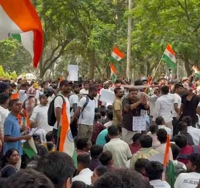 ஜார்க்கண்டில் 21-வது நாளாகத் தொடரும் போராட்டம்: சுதந்திர தினத்தில் தேசியக் கொடி பேரணி