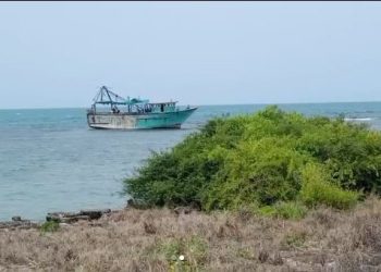 குறிகட்டுவான் நோக்கி பயணித்த படகு விபத்து – 10 பேர் மீட்பு