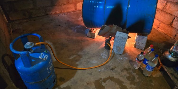 யாழில்.  210 லீற்றர்  கசிப்புடன் ஒருவர் கைது