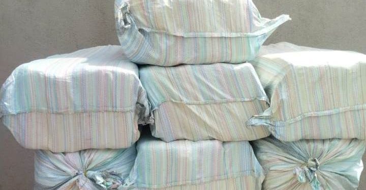 யாழில். அநாதரவாக நின்ற படகில் பெருந்தொகை கஞ்சா