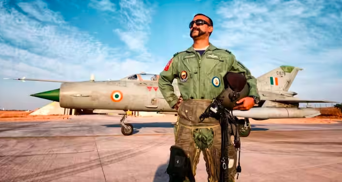 குரூப் கேப்டன் அபினந்தன் வர்த்தமான் வர்த்தக பயணிகள் விமானியாக புதிய பயணம்