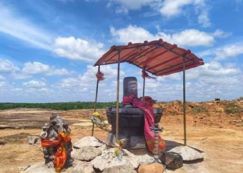 வவுனியாவில் பௌத்த பிக்கு தலைமையிலான குழு சென்றுள்ள நிலையில் பொலிசார் குவிப்பு