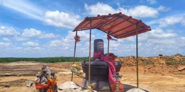 வவுனியாவில் பௌத்த பிக்கு தலைமையிலான குழு சென்றுள்ள நிலையில் பொலிசார் குவிப்பு