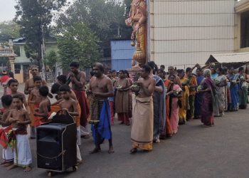 இணுவில் பரராஜசேகர ஆலய பிள்ளையாருக்கு பாலாபிஷேகம்