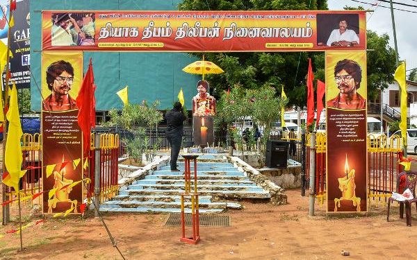 தியாக தீபம் நினைவிட ஒலிபெருக்கி பறிமுதல் – பொலிஸ் பொறுப்பதிகாரியுடன் கஜேந்திரகுமார் பேச்சு