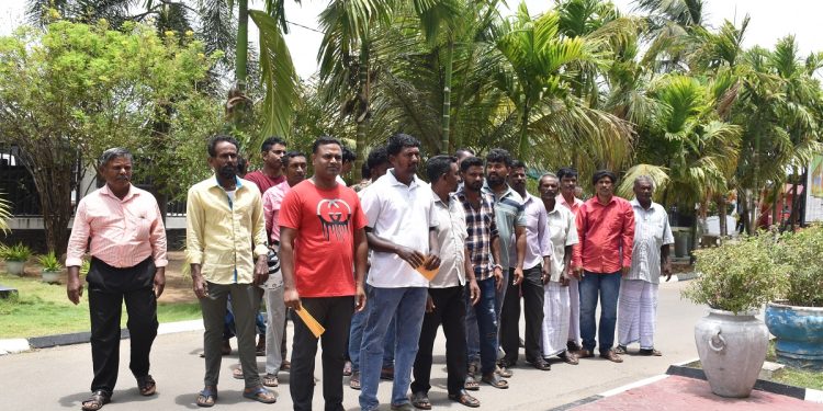 மன்னார் அரசாங்க அதிபரிடம் கையளிக்கப்பட்ட மகஜர்