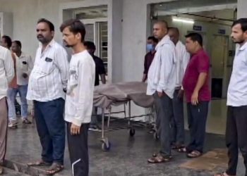மத்திய பிரதேசத்தில் கள்ளச்சாராயம் குடித்து 11 பேர் பலி