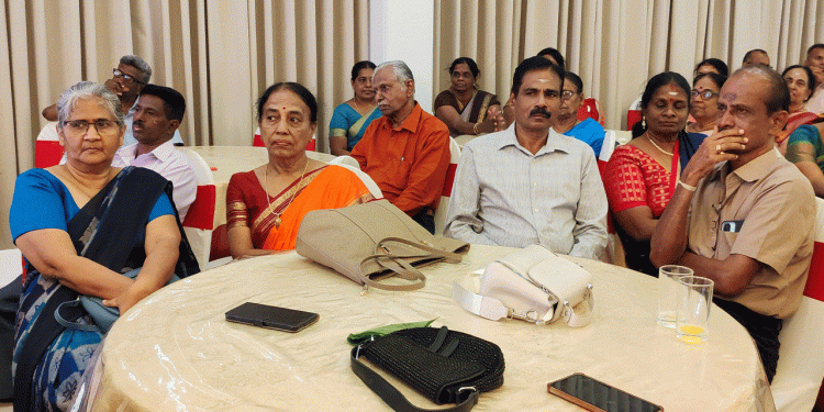 சமூக உயர்வுக்கு வித்திட்ட ஆசிரியர்களுக்கு வவுனியா பழைய மாணவர்கள் கௌரவிப்பு