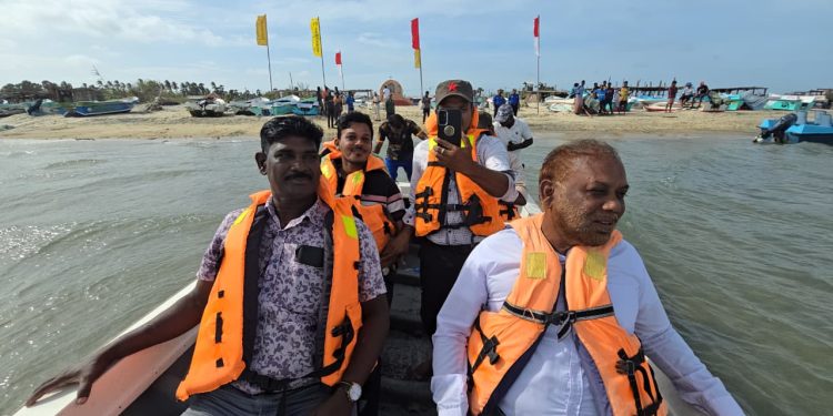 தலைமன்னாரின் 3 வது மணல் திட்டை நோக்கி ஆரம்பமான படகு சேவை