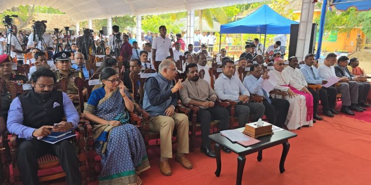 மன்னாரில் அவசர சிகிச்சைப் பிரிவுக்கான அடிக்கல்லை நாட்டி வைத்த ஜனாதிபதி