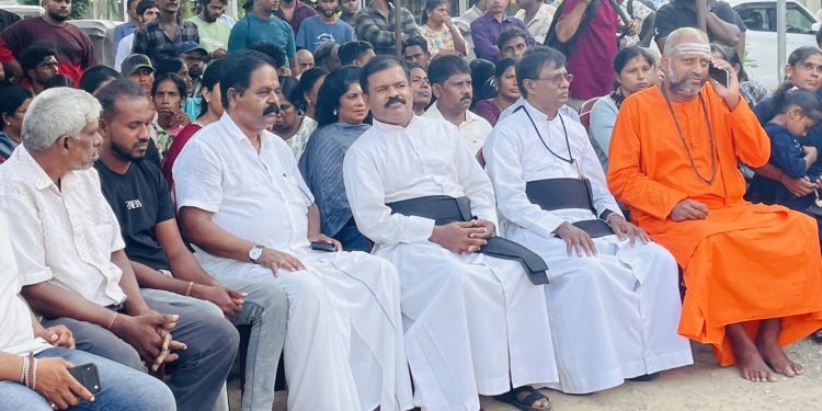 யாழில் மூன்றாவது நாளாக தொடரும் போராட்டம்