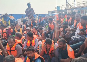 நெடுந்தீவுக்கான மூன்று அரச படகுகளும் பழுது – போக்குவரத்தில் கடும் நெருக்கடி