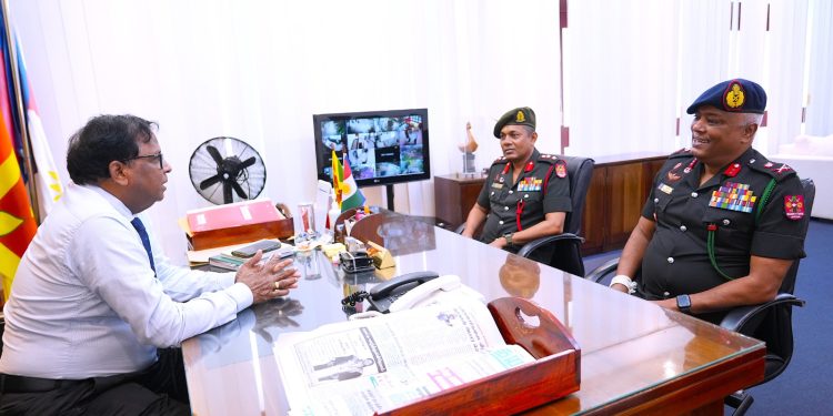 வடமாகாண ஆளுநரைச் சந்தித்த மேஜர் ஜெனரல் வீரக்கோன்!