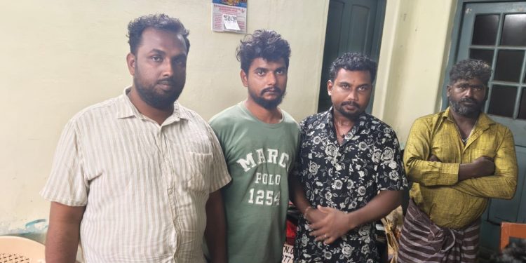 கள்ளப்படகு ஊடாக தமிழகம் சென்ற மூன்று இலங்கையர்கள் கைது