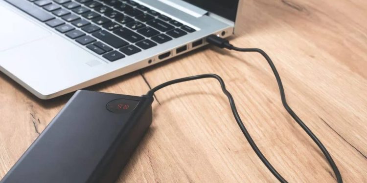 Laptop charger இல் இந்த மாற்றங்கள் தெரிகிறதா? அலட்சியம் வேண்டாம்