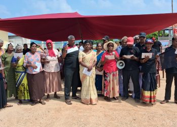 பலாலியில் காணிகளை விடுவிக்கக் கோரி 17ஆவது வாரமாக தொடர் போராட்டம்!