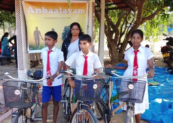மாணவர்களின் கல்வி நடவடிக்கைகளுக்கு உதவும் வகையில் துவிச்சக்கர வண்டிகள் வழங்கி வைப்பு