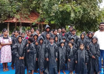 விசுவமடுவில் 32 மாணவர்களுக்கு மழைக்கவசங்கள் வழங்கி வைப்பு