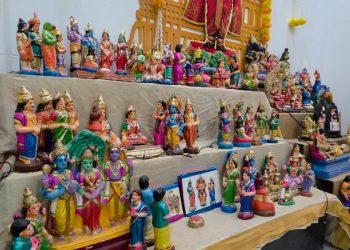 கோண்டாவில் பகுதியில் ஆயிரத்திற்கும் மேற்பட்ட பொம்மைகளுடன் பிரம்மாண்ட கொலு
