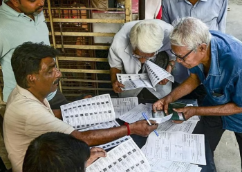 வாக்காளர் பட்டியலில் தவறாக நீக்கப்பட்டவர்களை மீண்டும் சேர்க்க தேர்தல் ஆணையம் நடவடிக்கை