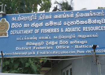 காத்தான்குடியில் கடற்படையினரிடம் சட்டவிரோதமாக   சிக்கிய  5 சுருக்கு வலைகள்