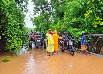 மன்னாரில் வெள்ள அனர்த்தம் – 50 குடும்பங்களைச் சேர்ந்த 122 பேர் இடம்பெயர்வு!